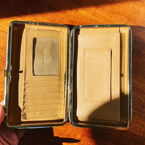 Blue Floral 🌺 Wallet Clutch 👛 - Super cute addition to your collection! - Picture 7 of 7